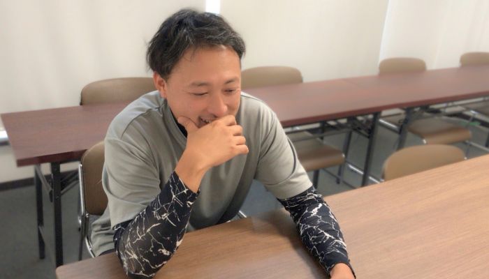 相田さん笑っている写真
