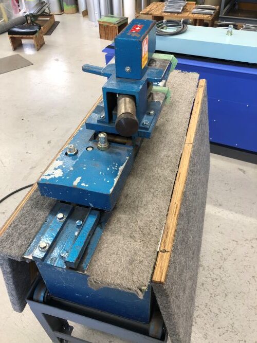 ボタンパンチはぜ成形機　アール加工兼用